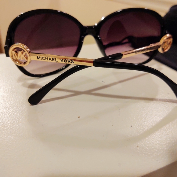 Sold - Picture 5 of 10